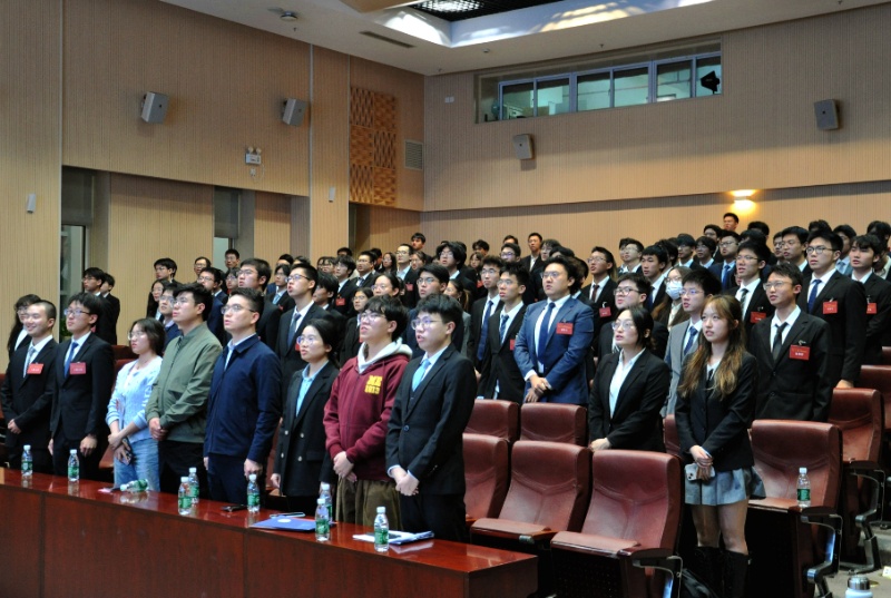 1761916691532660.jpg 图16 集体唱校歌_resized.jpg