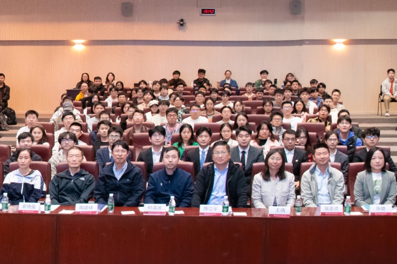 图1 第十届上海交通大学研究生“学术之星”学院答辩会合影_resized.jpg